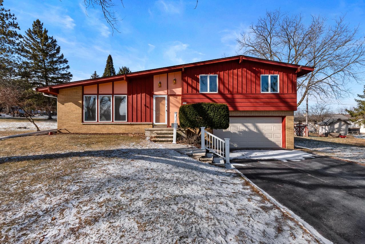 1015 Hillside Dr, Kewaskum, WI 53040