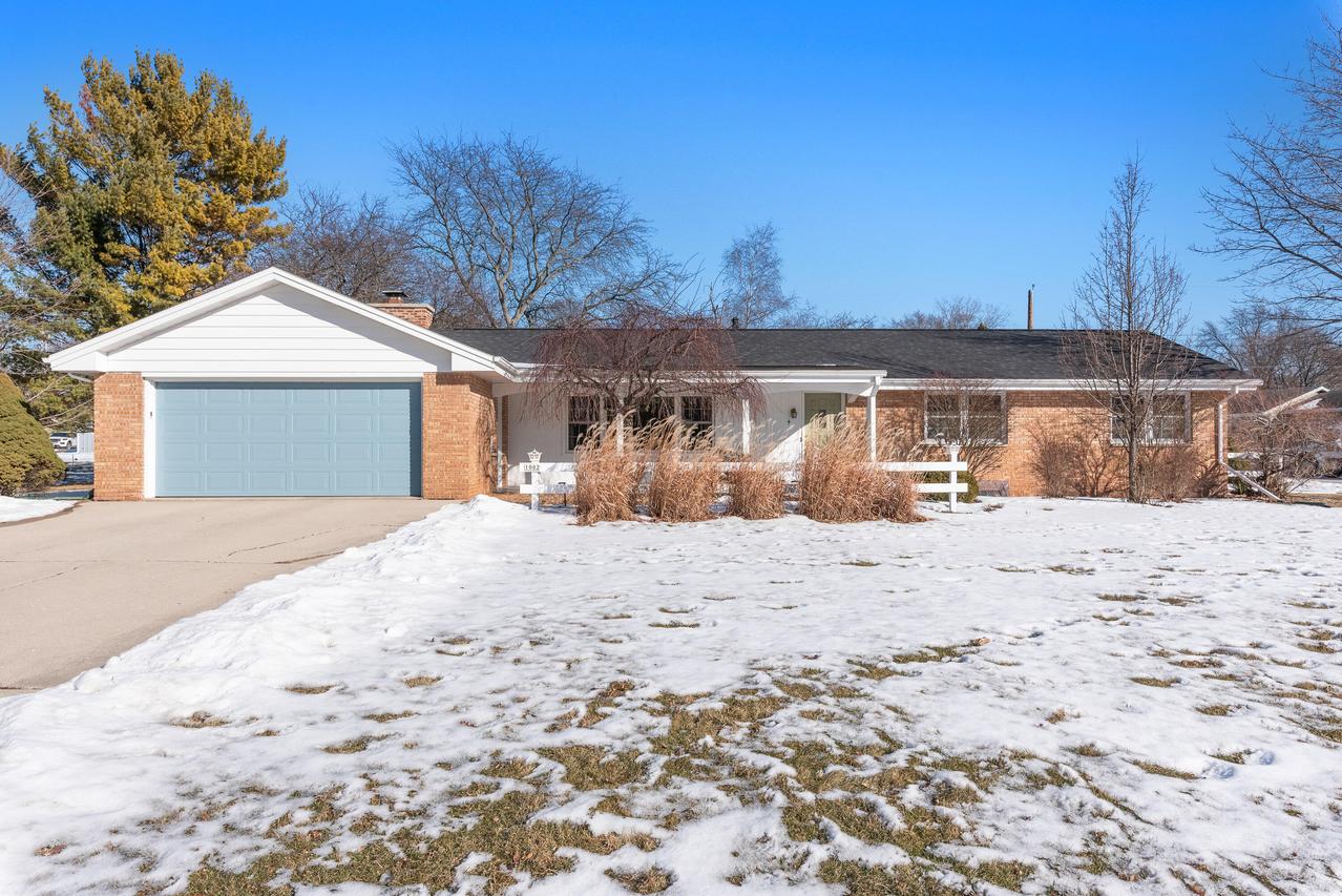 1002 Hales Trl, Port Washington, WI 53074