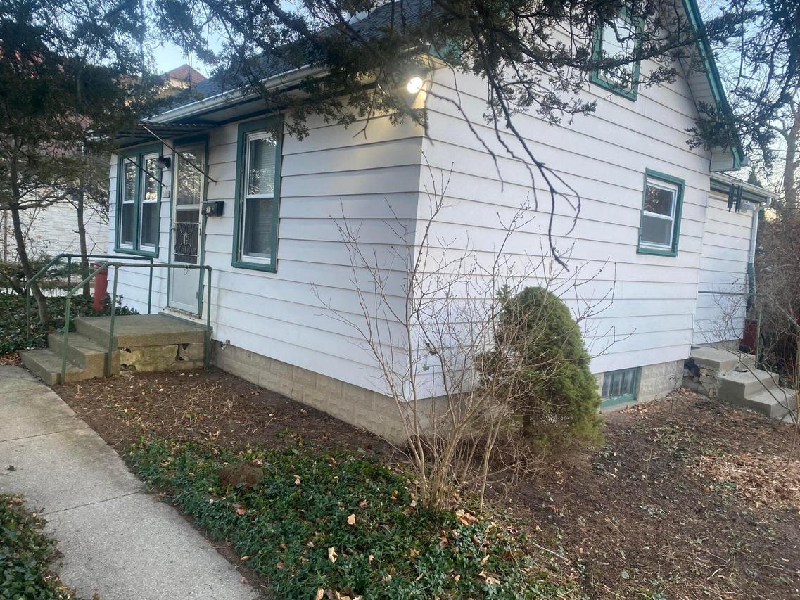 1605 W Custer Ave, Glendale, WI 53209