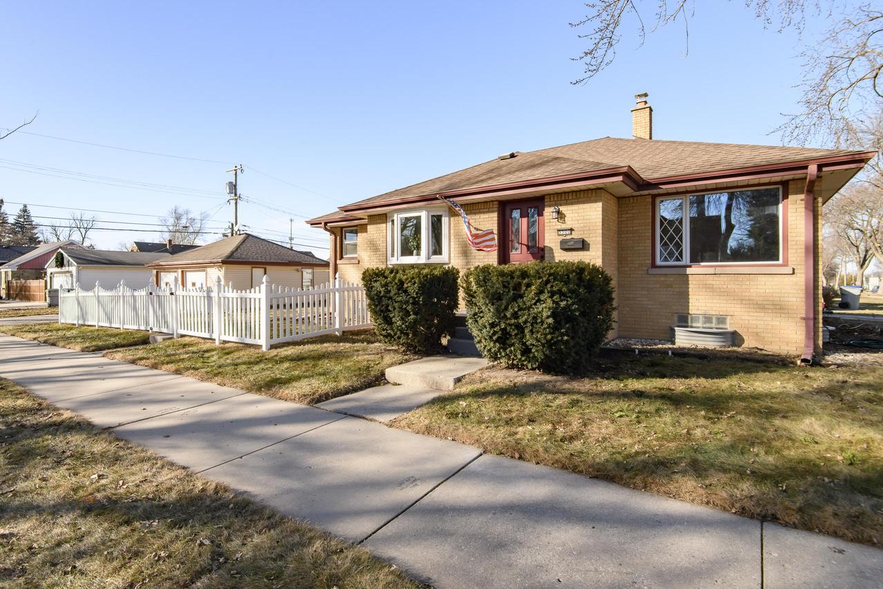 5300 W Euclid Ave, Milwaukee, WI 53219