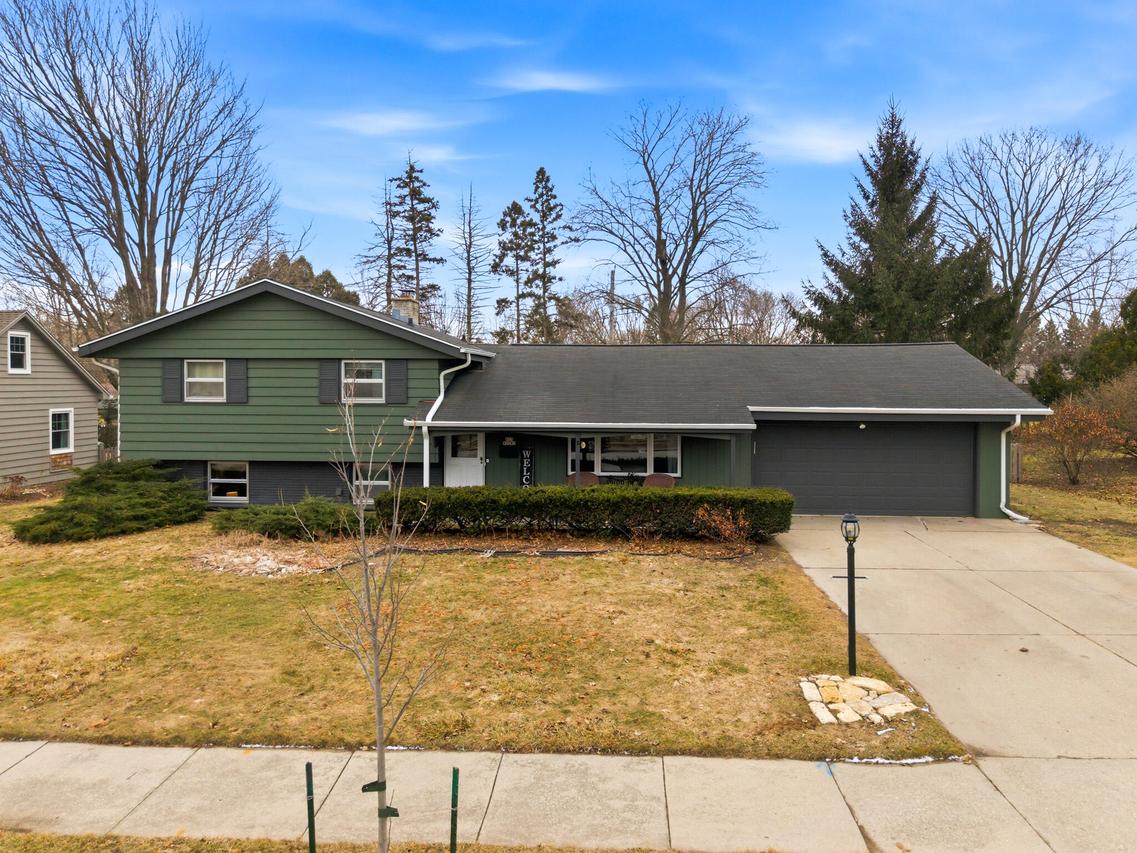 N75W7085 Linden St, Cedarburg, WI 53012