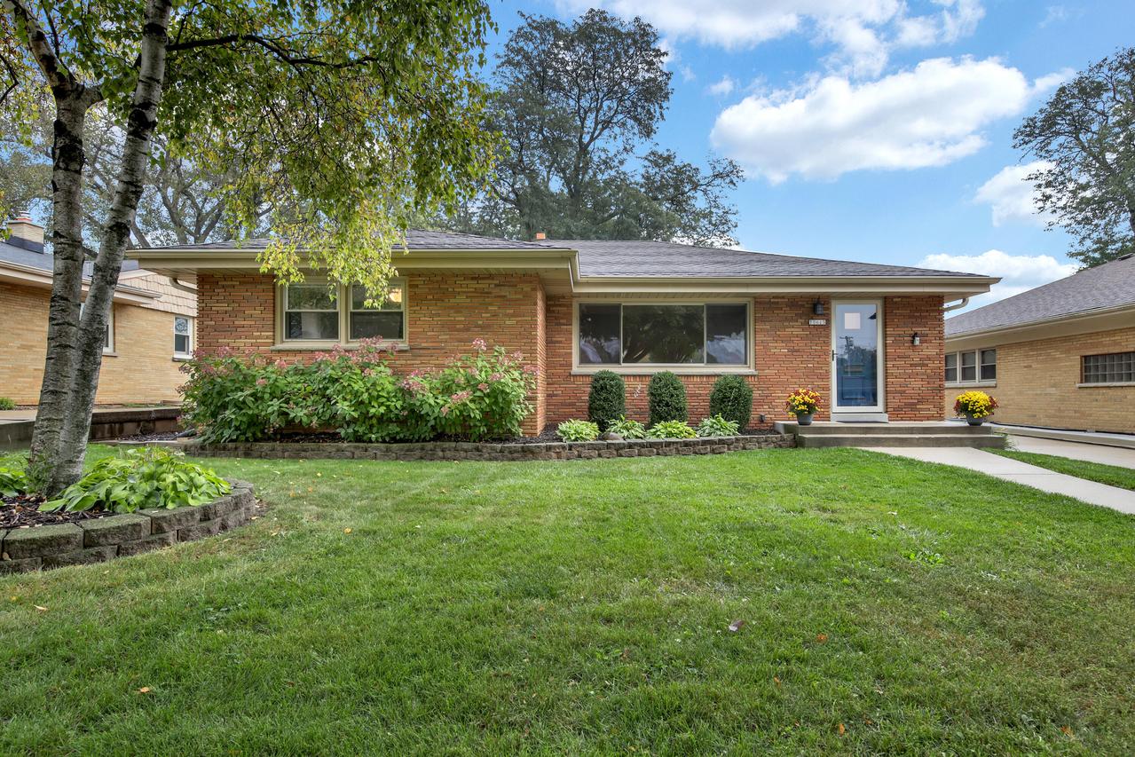 10615 W Woodward Ave, Wauwatosa, WI 53222