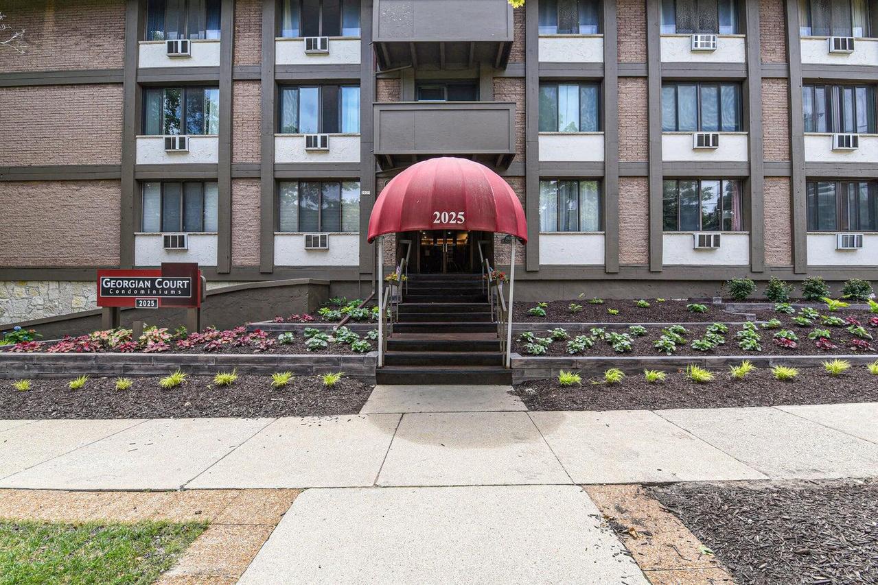 2025 E Greenwich Ave #219, Milwaukee, WI 53211