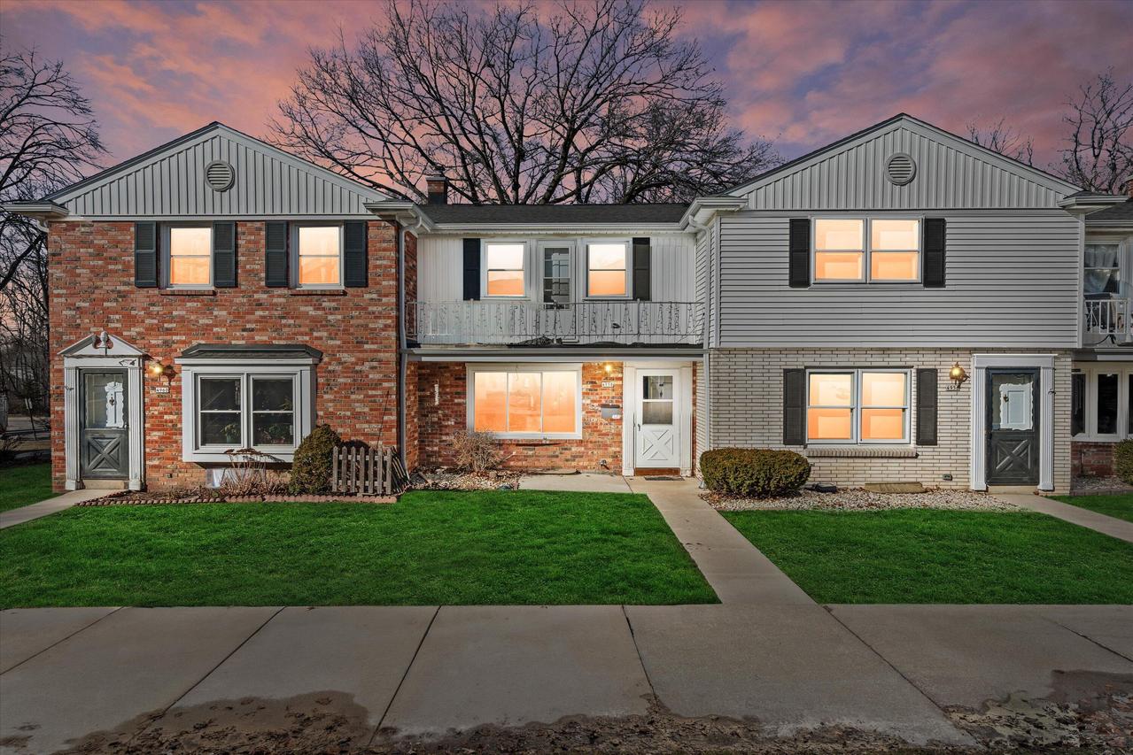 4958 W Colonial Ct, Greenfield, WI 53220