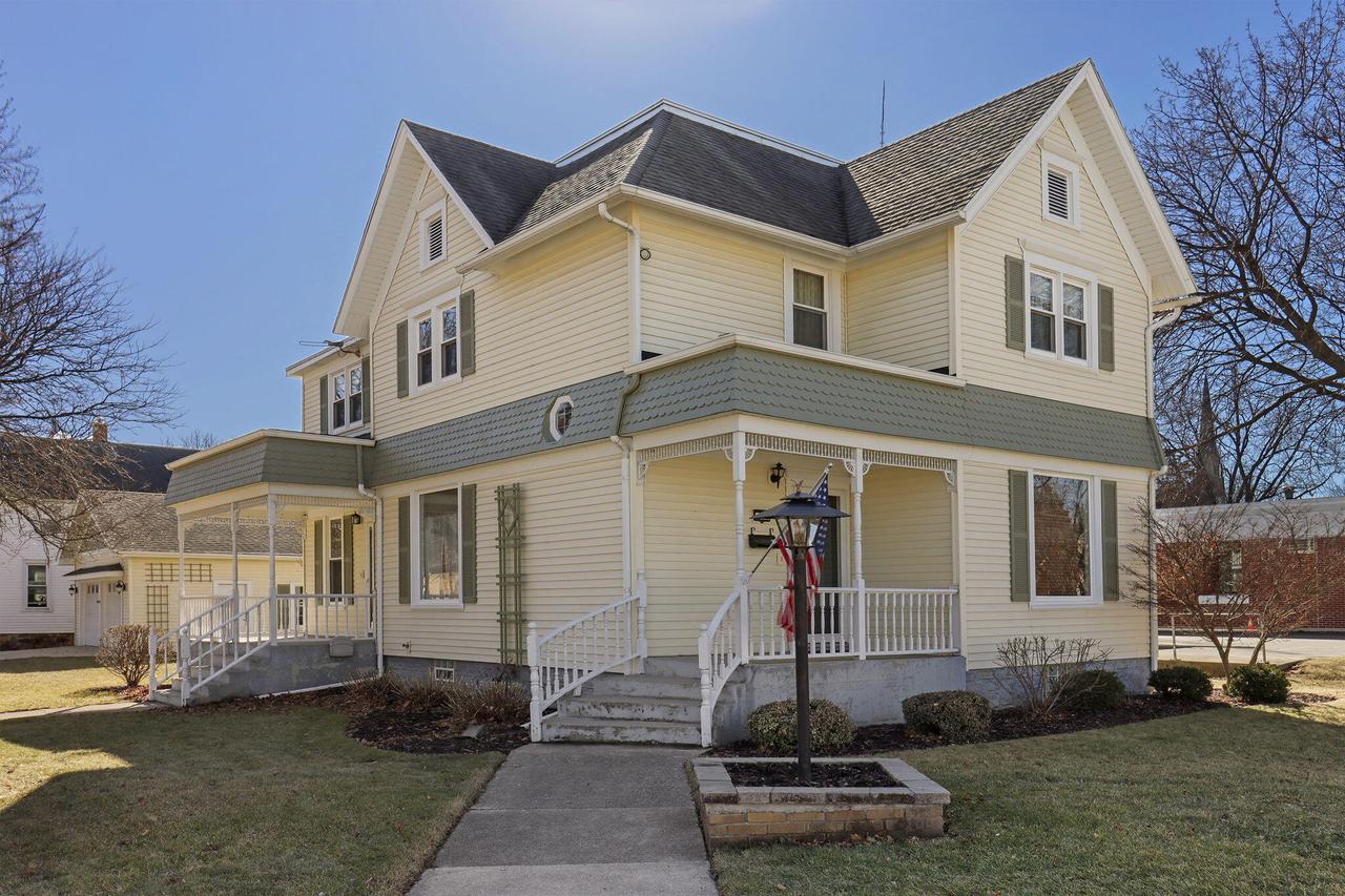 149 W Washington St, Burlington, WI 53105