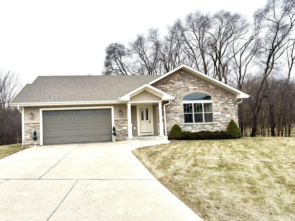 6183 S 40th St, Greenfield, WI 53221