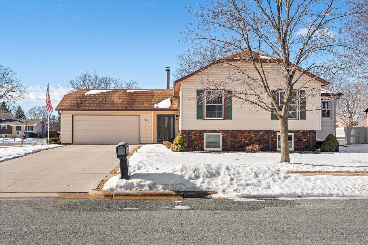 703 Hanson Ct, Onalaska, WI 54650