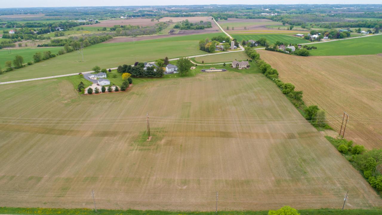 LT2 Kettle Moraine Rd, Hartford, WI 53027