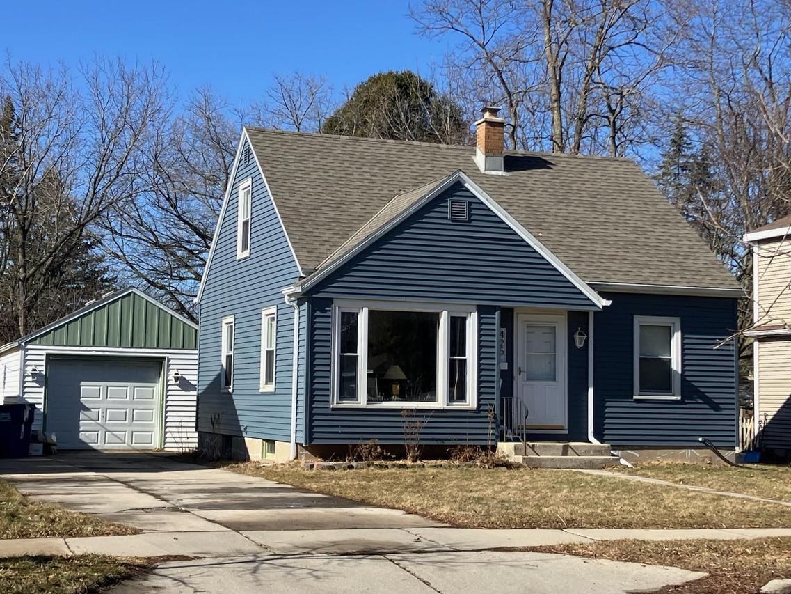 425 N Webster St, Port Washington, WI 53074