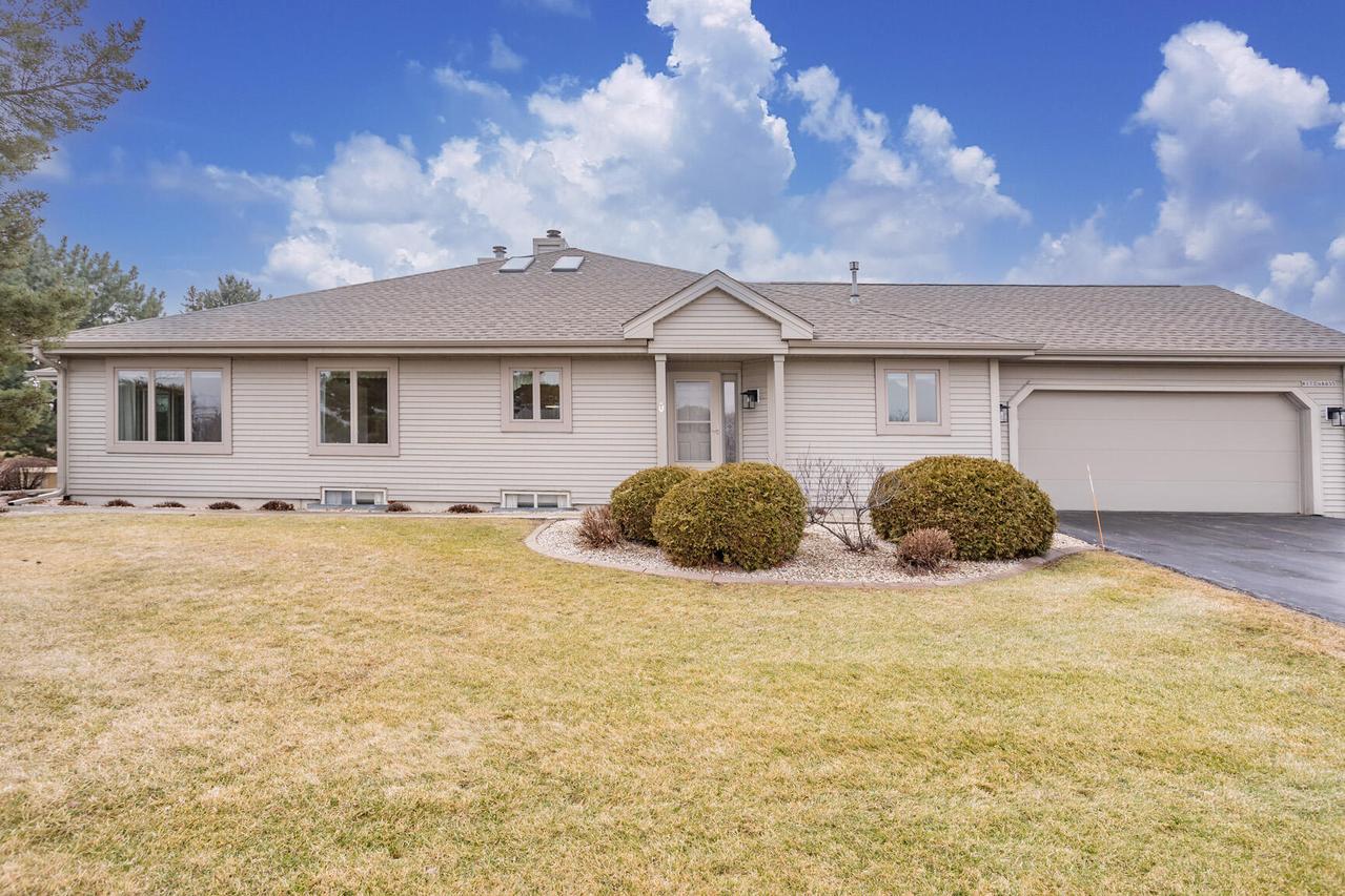 W173N8035 Shady Ln, Menomonee Falls, WI 53051