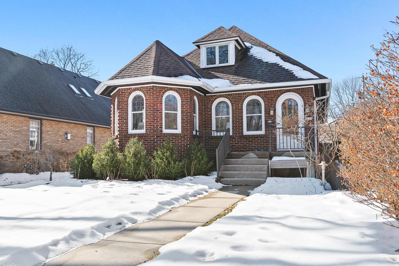 4639 N Larkin St, Whitefish Bay, WI 53211
