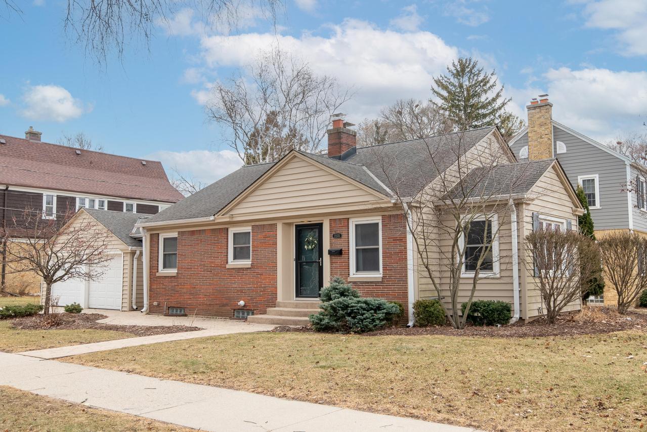 2235 N 83rd St, Wauwatosa, WI 53213