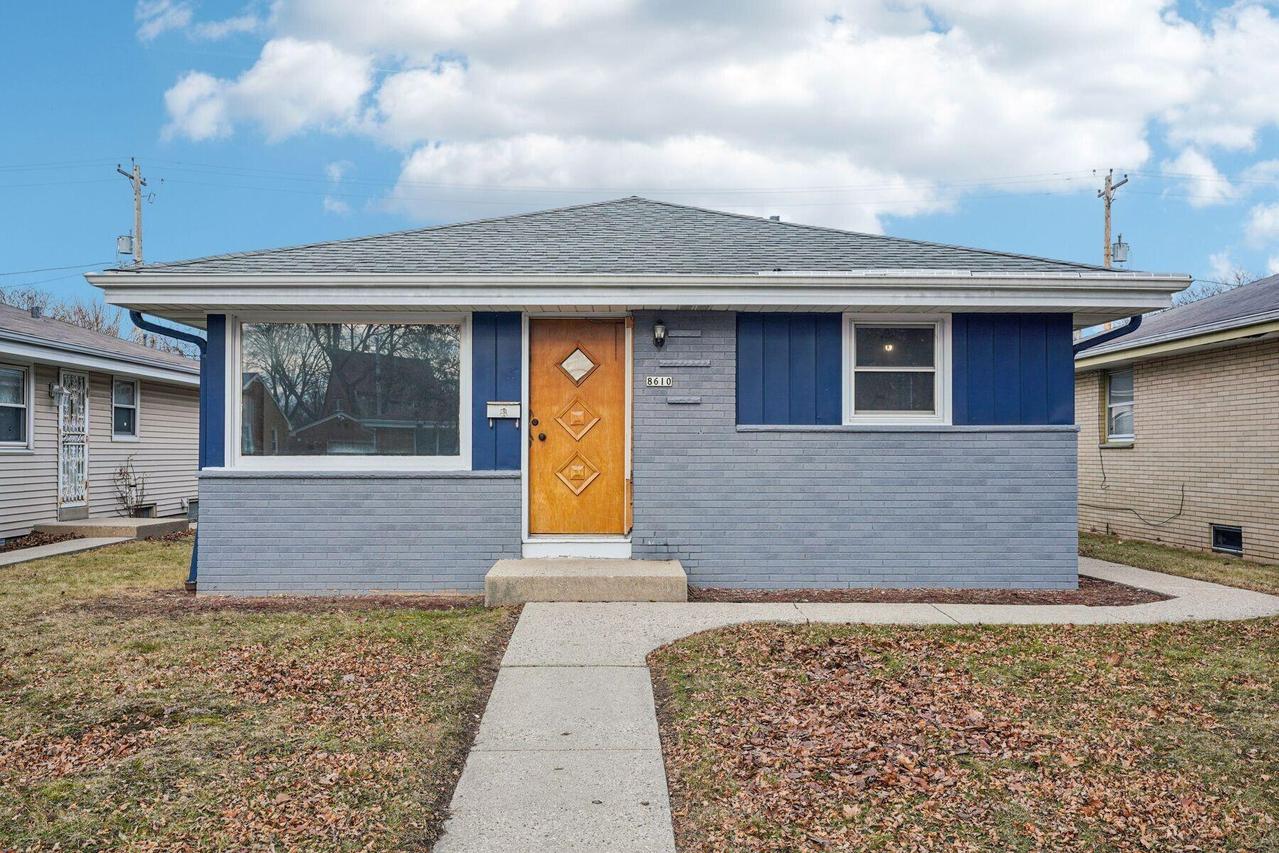 8610 W Potomac Ave, Milwaukee, WI 53225