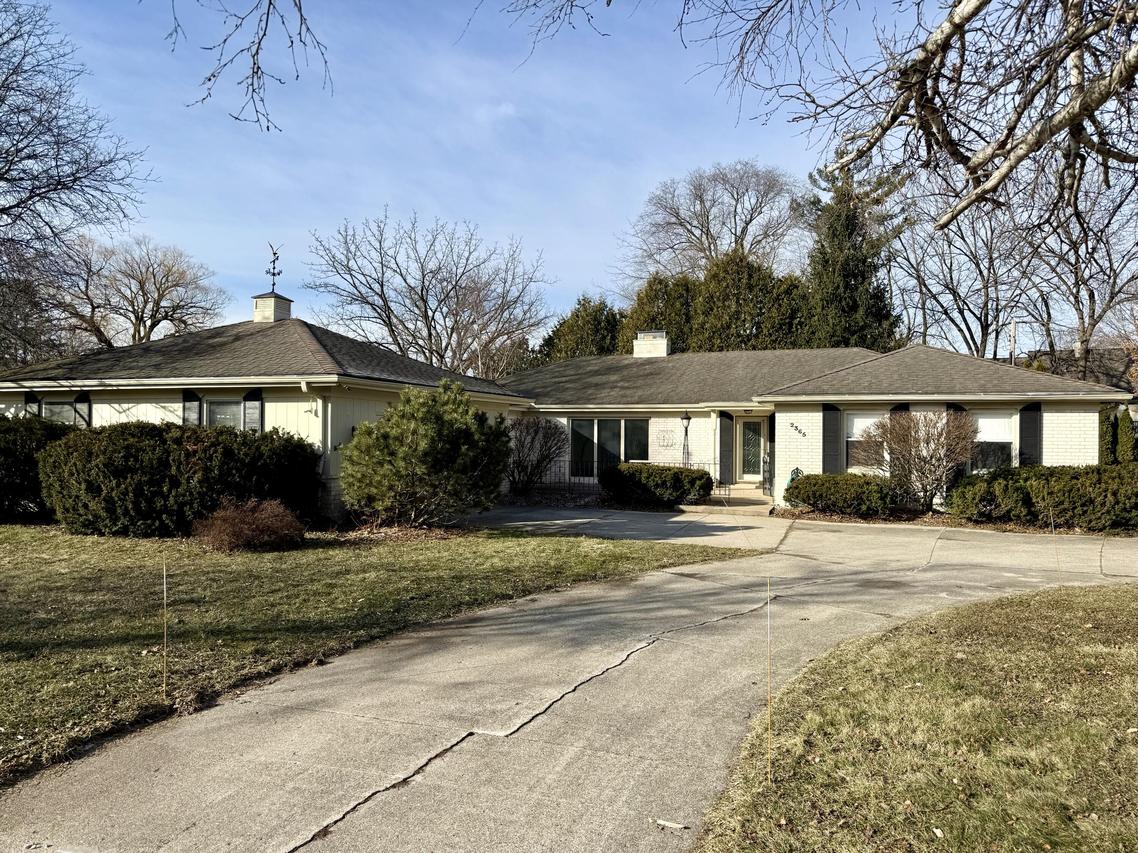 2365 Mary Beth Ct, Brookfield, WI 53005
