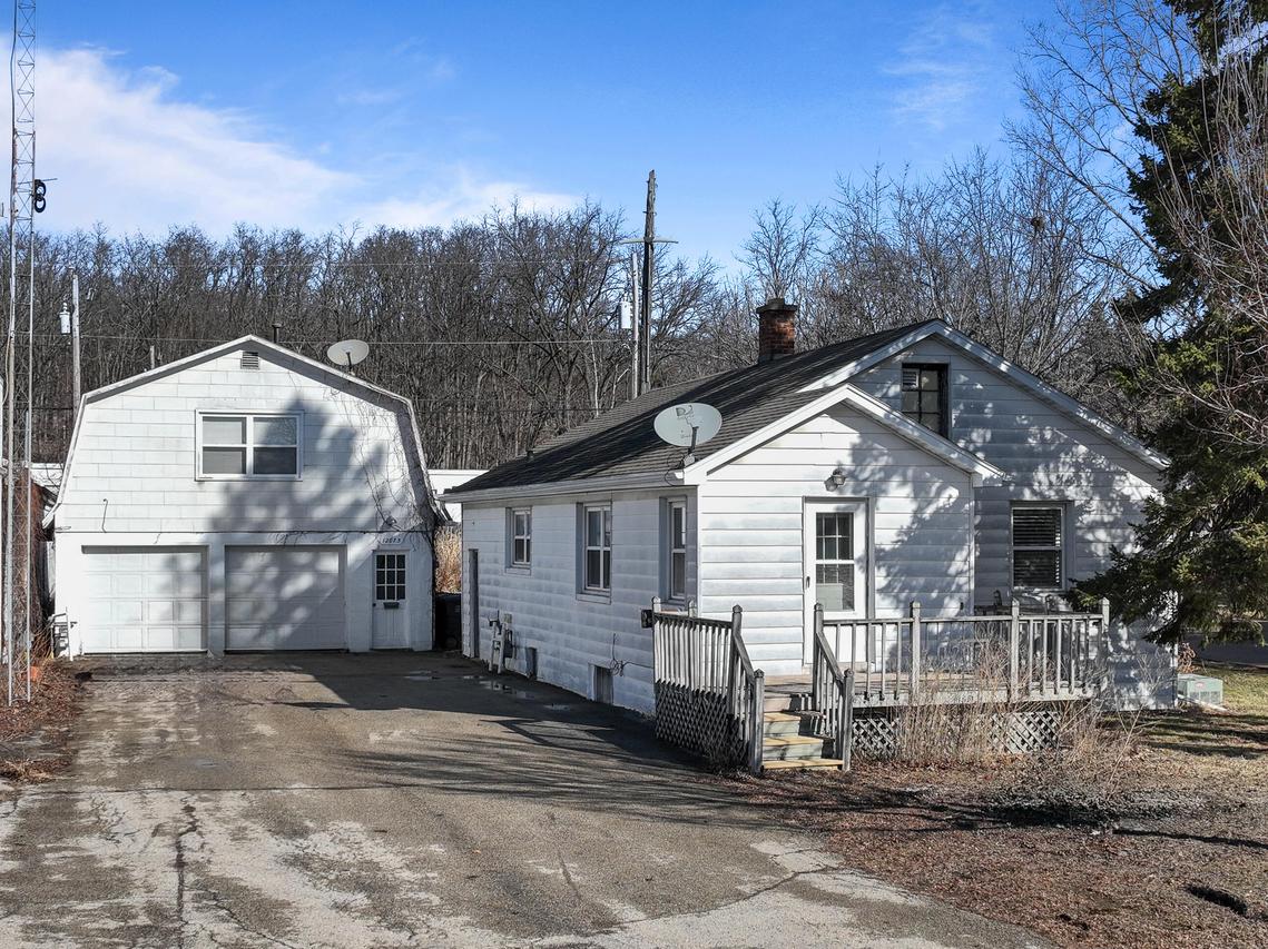 1207 Grant St, Lake Geneva, WI 53147