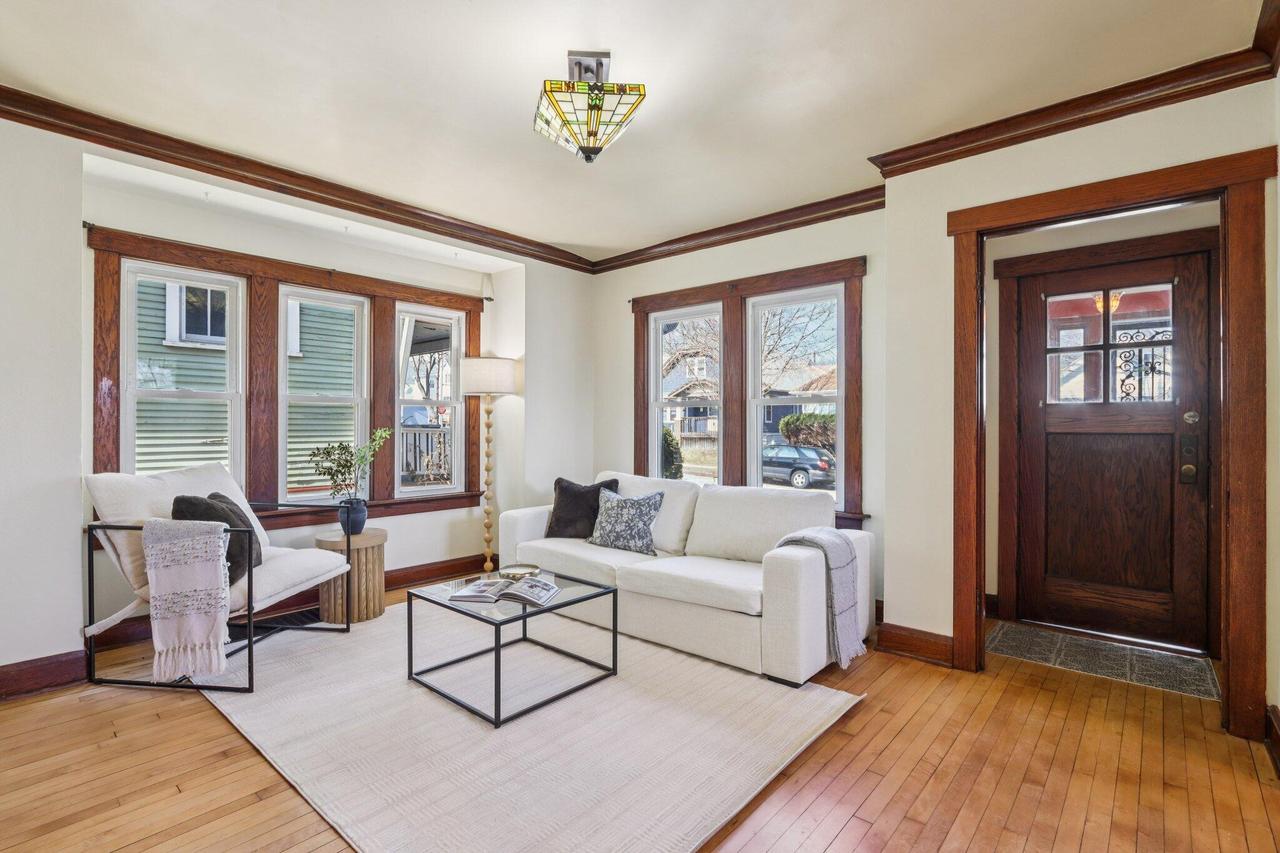 817 E Otjen St, Milwaukee, WI 53207