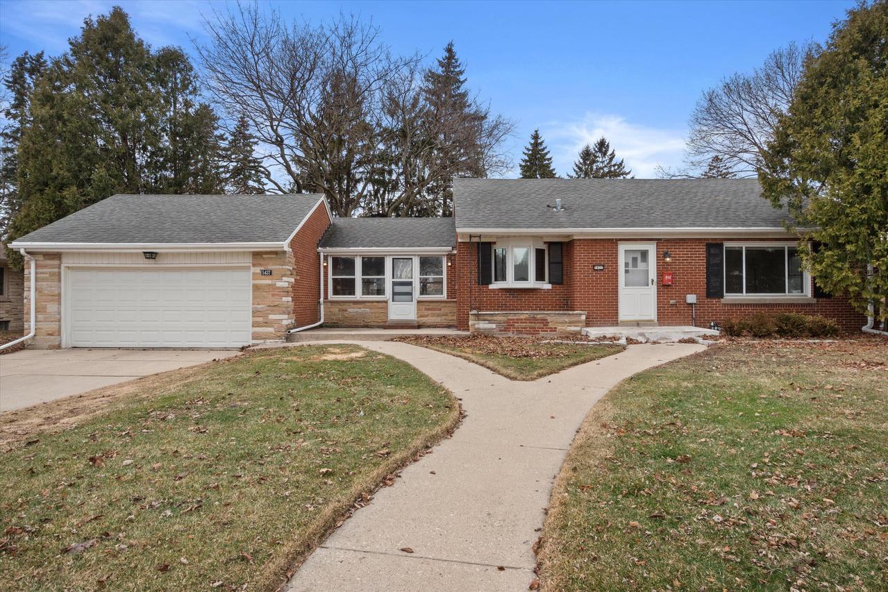 5437 N Navajo Ave, Glendale, WI 53217