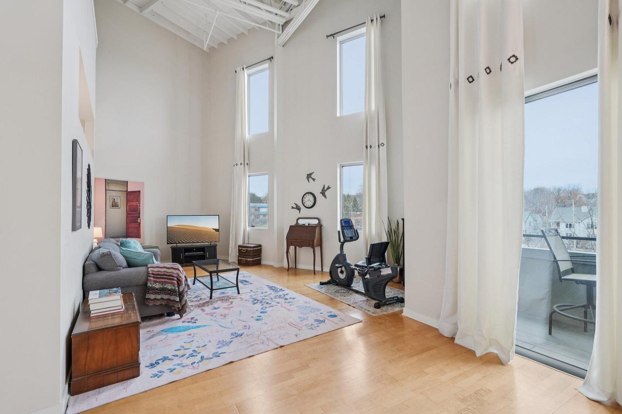 2080 N Commerce St #512, Milwaukee, WI 53212