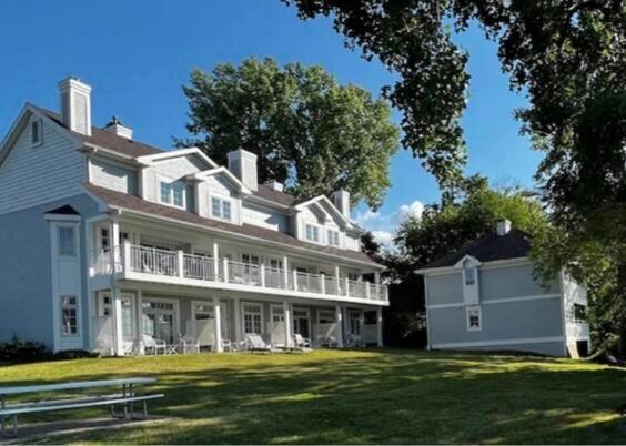 4200 West End Rd, Geneva, WI 53147