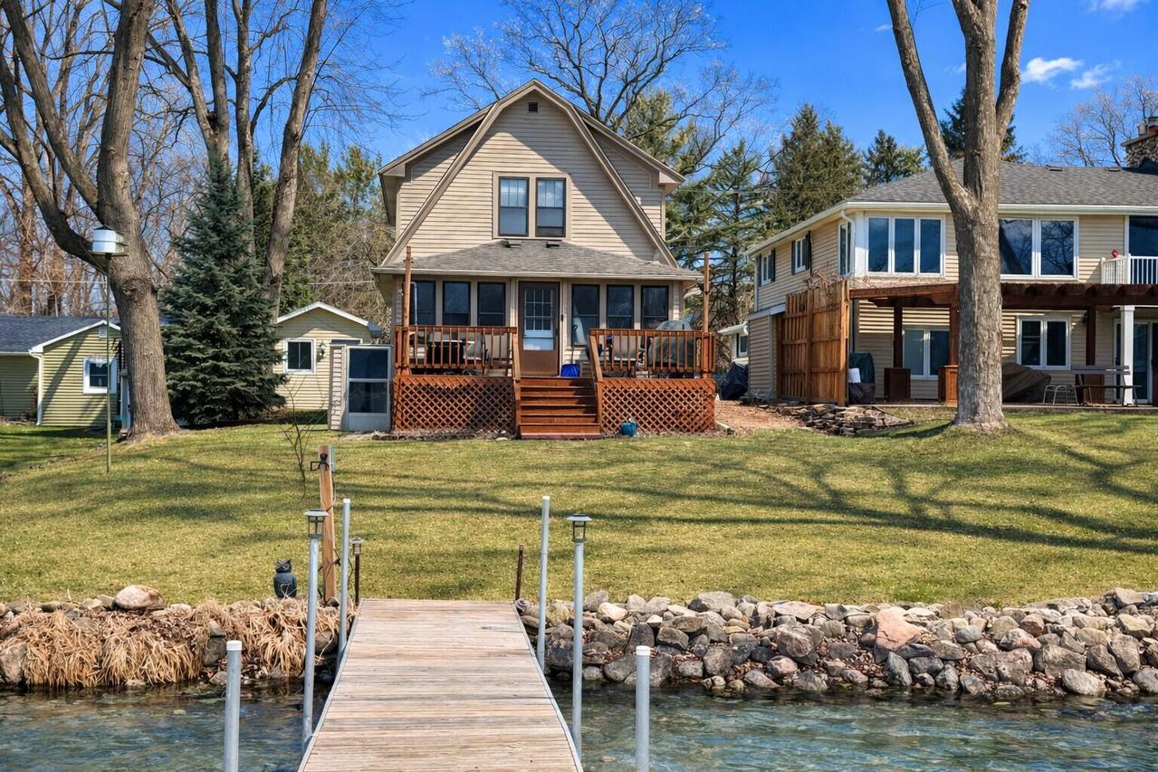 4827 Riverside Rd, Waterford, WI 53185