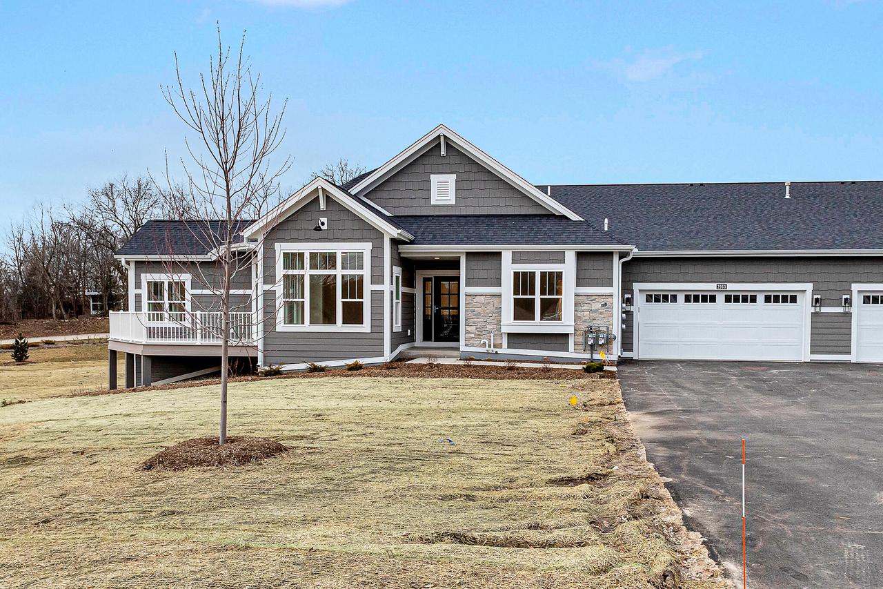 2950 N 186th St #9, Brookfield, WI 53045