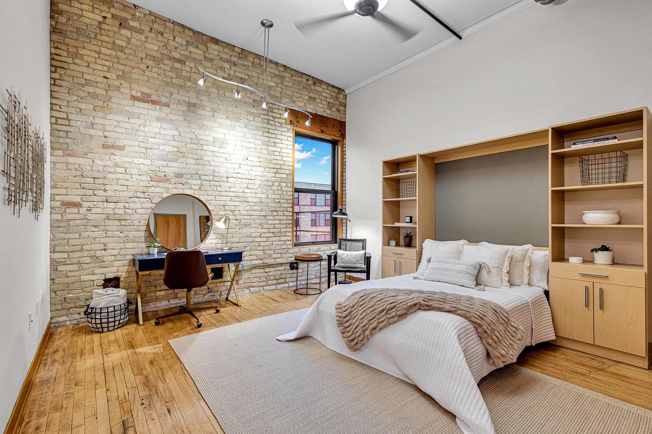 1017 S 2nd St #405, Milwaukee, WI 53204