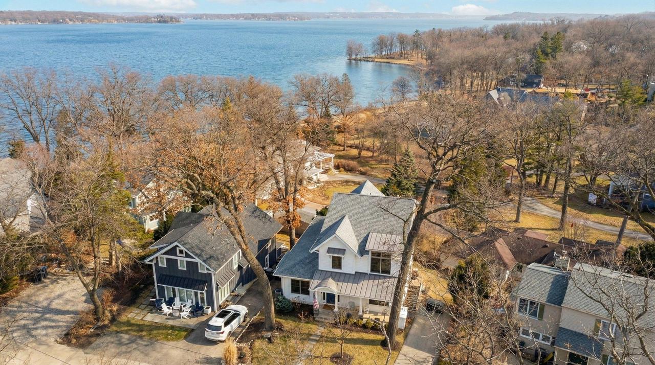 603 Agaming Rd, Fontana, WI 53125