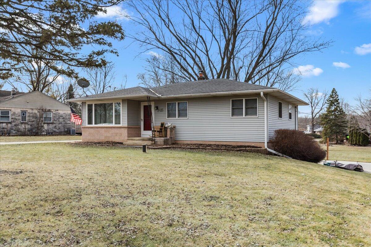 W189S7603 Circle Dr, Muskego, WI 53150
