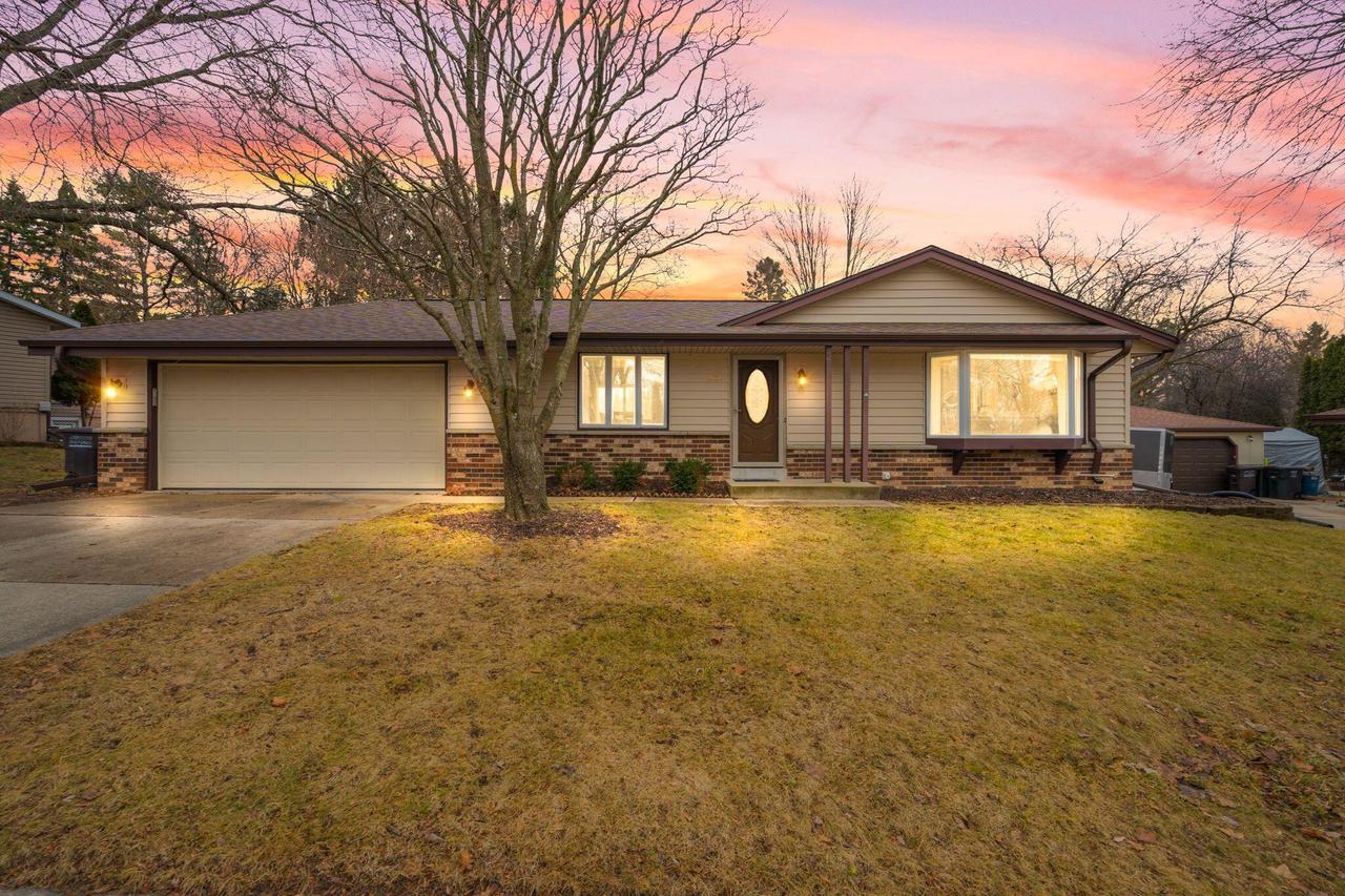 1525 River Highlands Dr, Oconomowoc, WI 53066