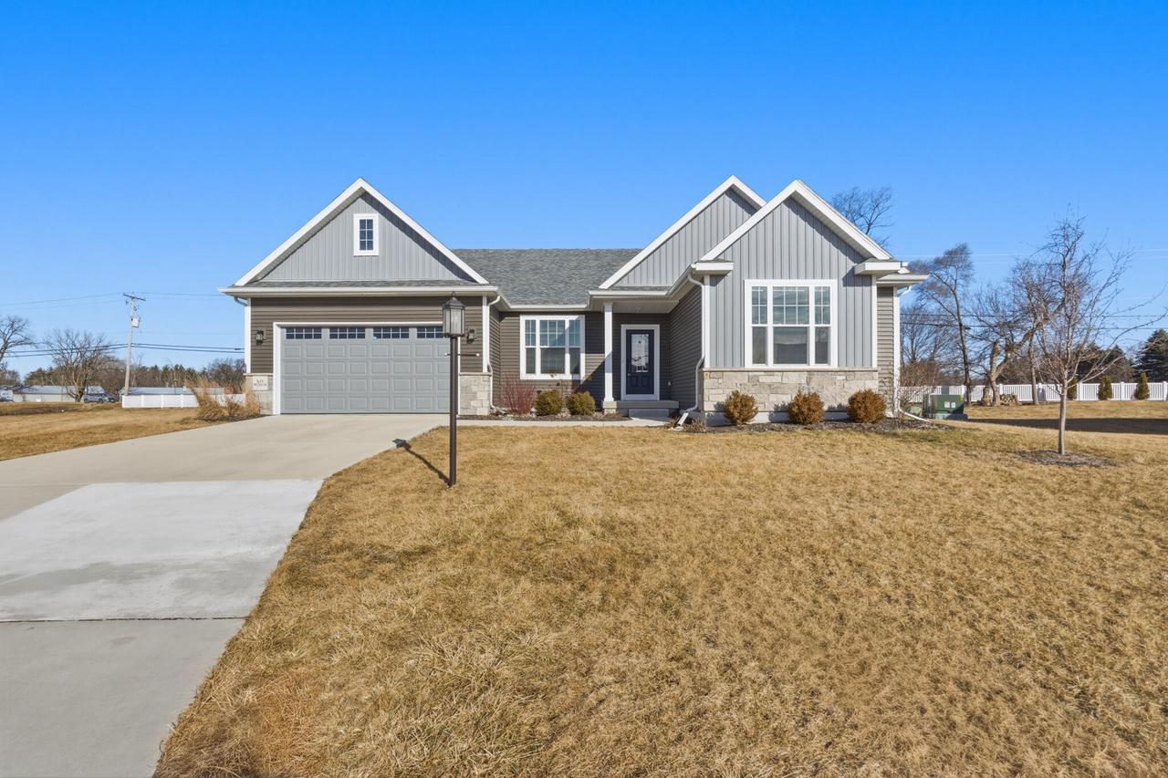N55W20134 Magnolia Ln, Menomonee Falls, WI 53051