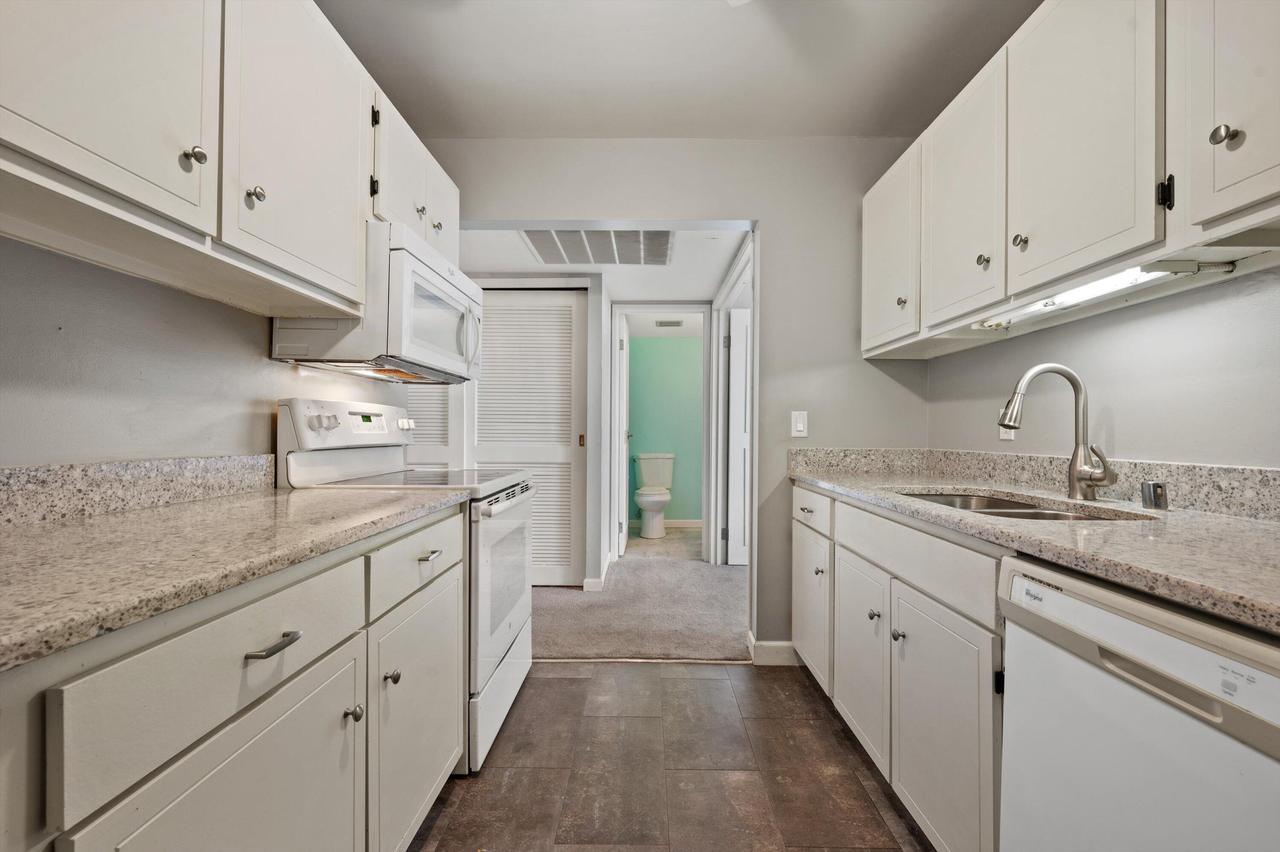 425 W Willow Ct #222, Fox Point, WI 53217