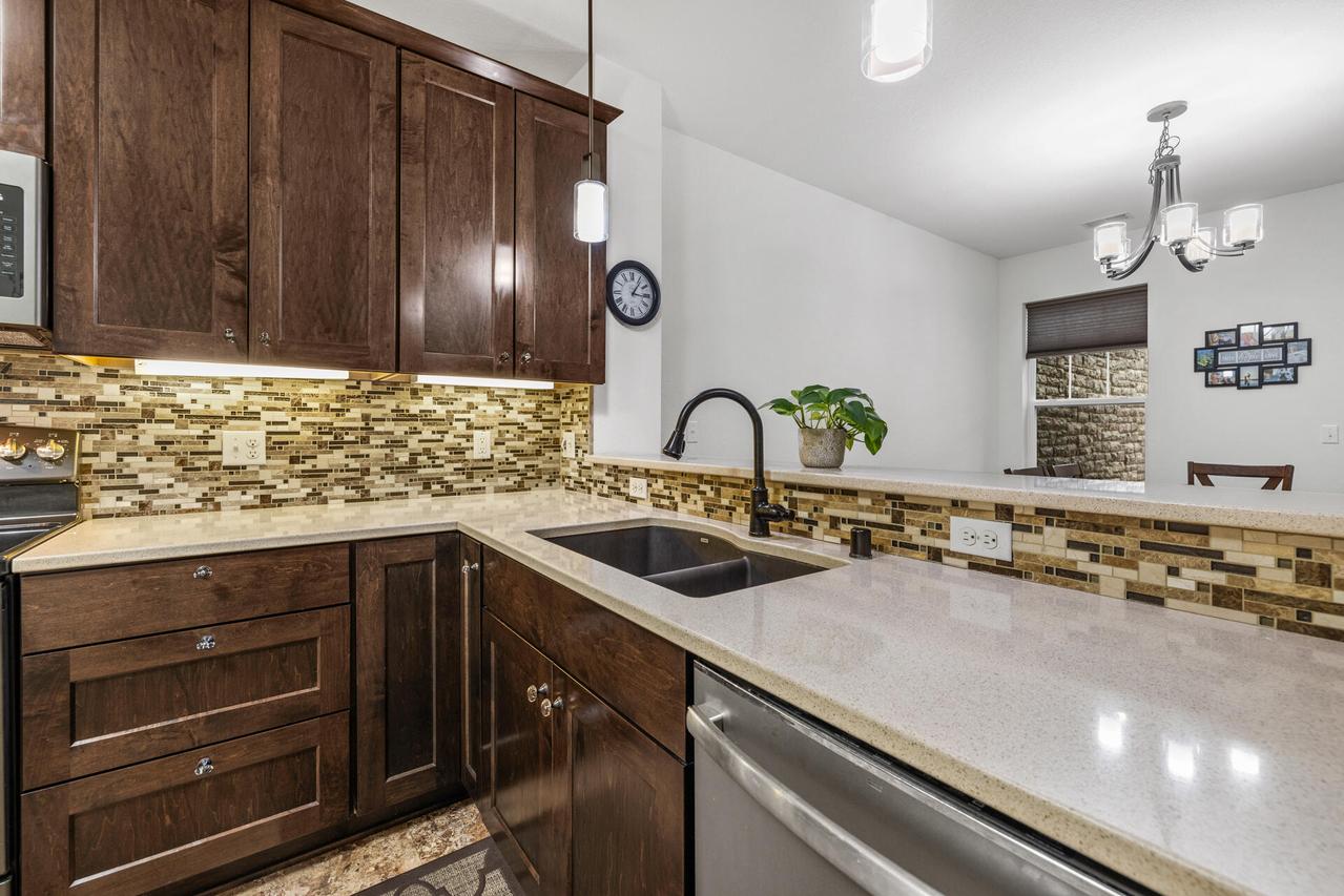 N17W26475 Meadowgrass Cir #G, Pewaukee, WI 53072