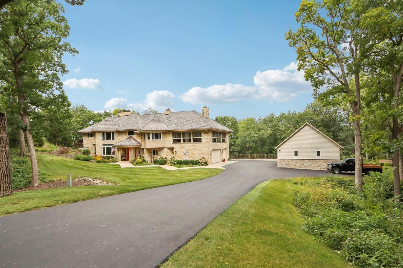 N1W31286 Hickory Hollow, Delafield, WI 53018