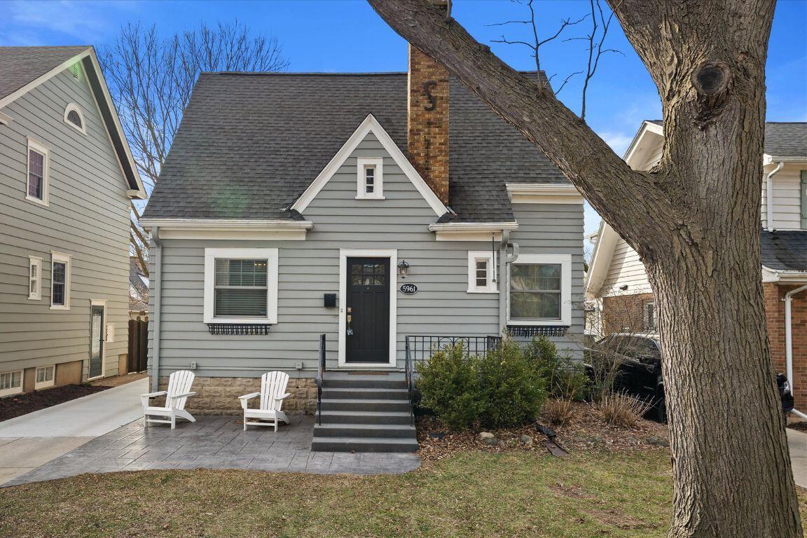 5961 N Kent Ave, Whitefish Bay, WI 53217