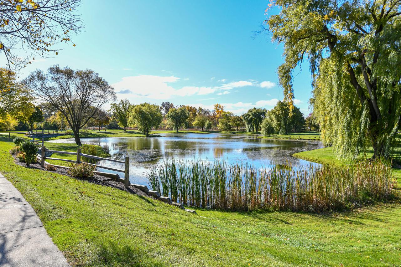 384 Park Hill #E, Pewaukee, WI 53072