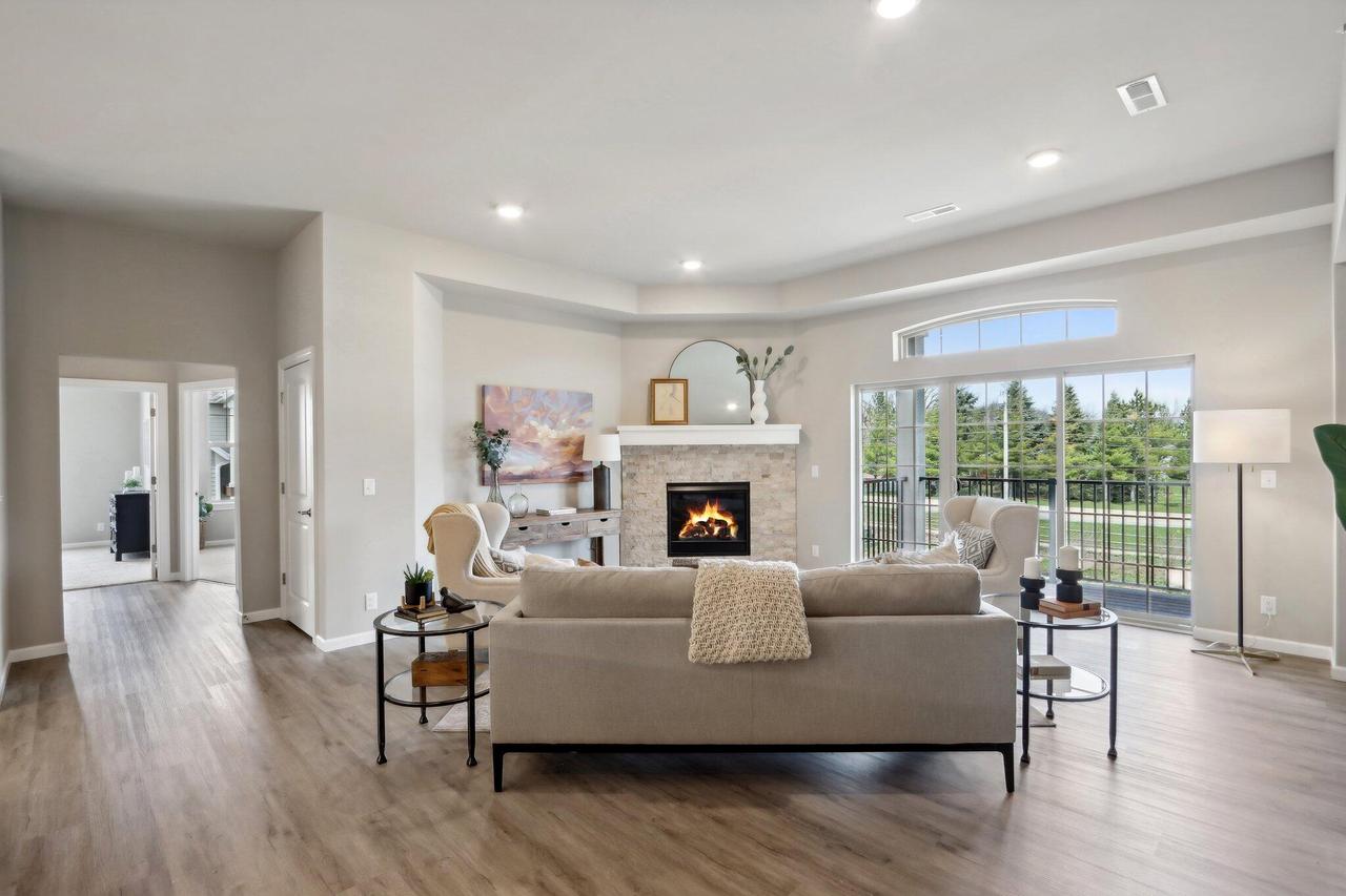 2836 Fox Lake #201 / #04, Waukesha, WI 53189