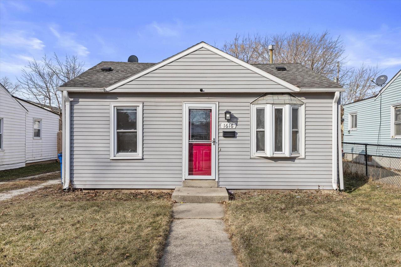 1616 Oregon St, Racine, WI 53405