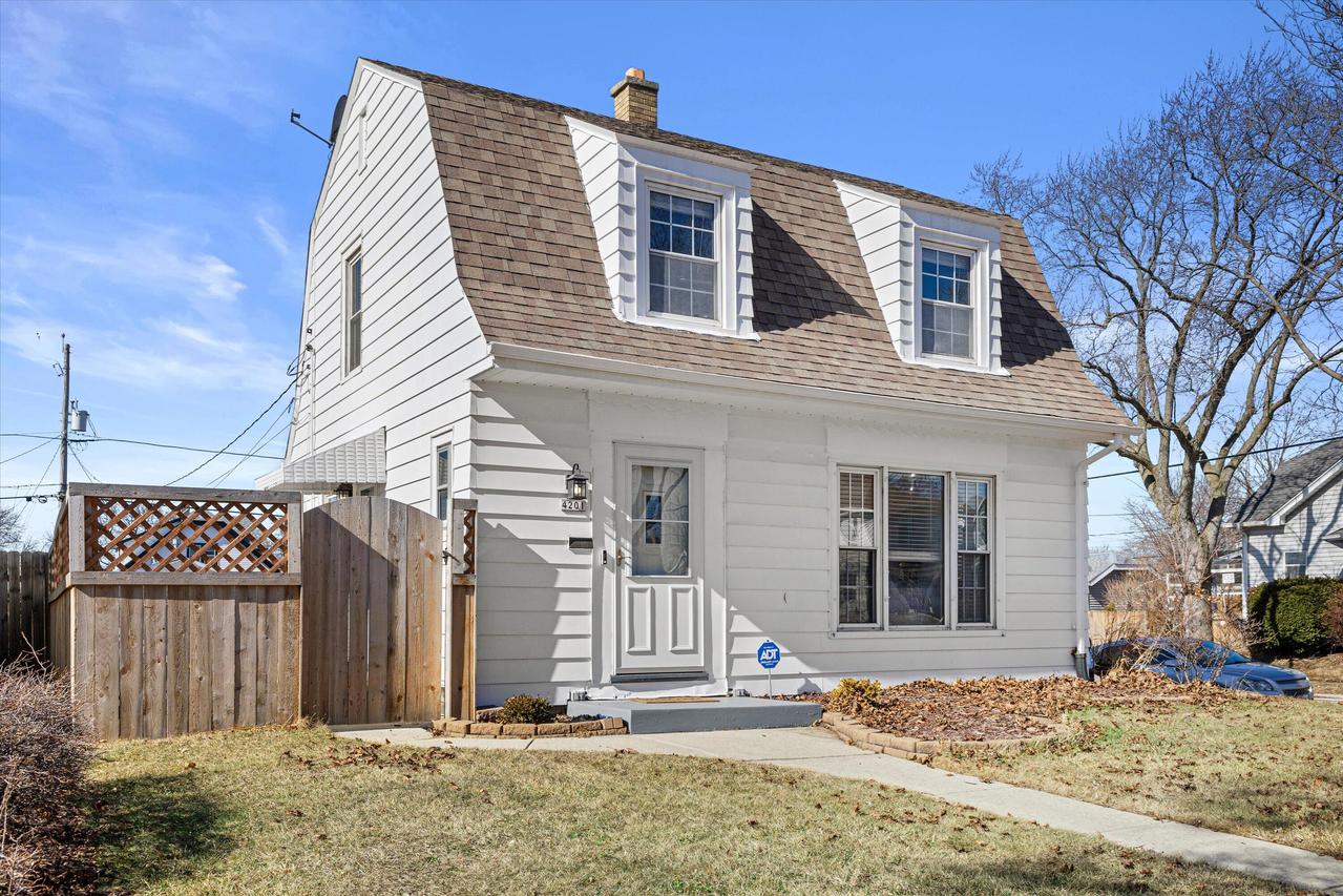 4201 S 2nd St, Milwaukee, WI 53207