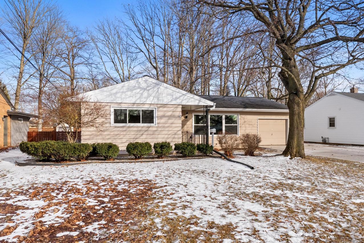 1433 N 23rd St, Manitowoc, WI 54220