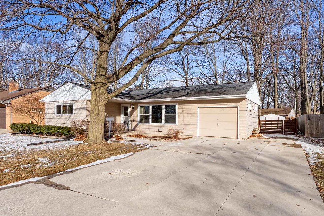 1433 N 23rd St, Manitowoc, WI 54220