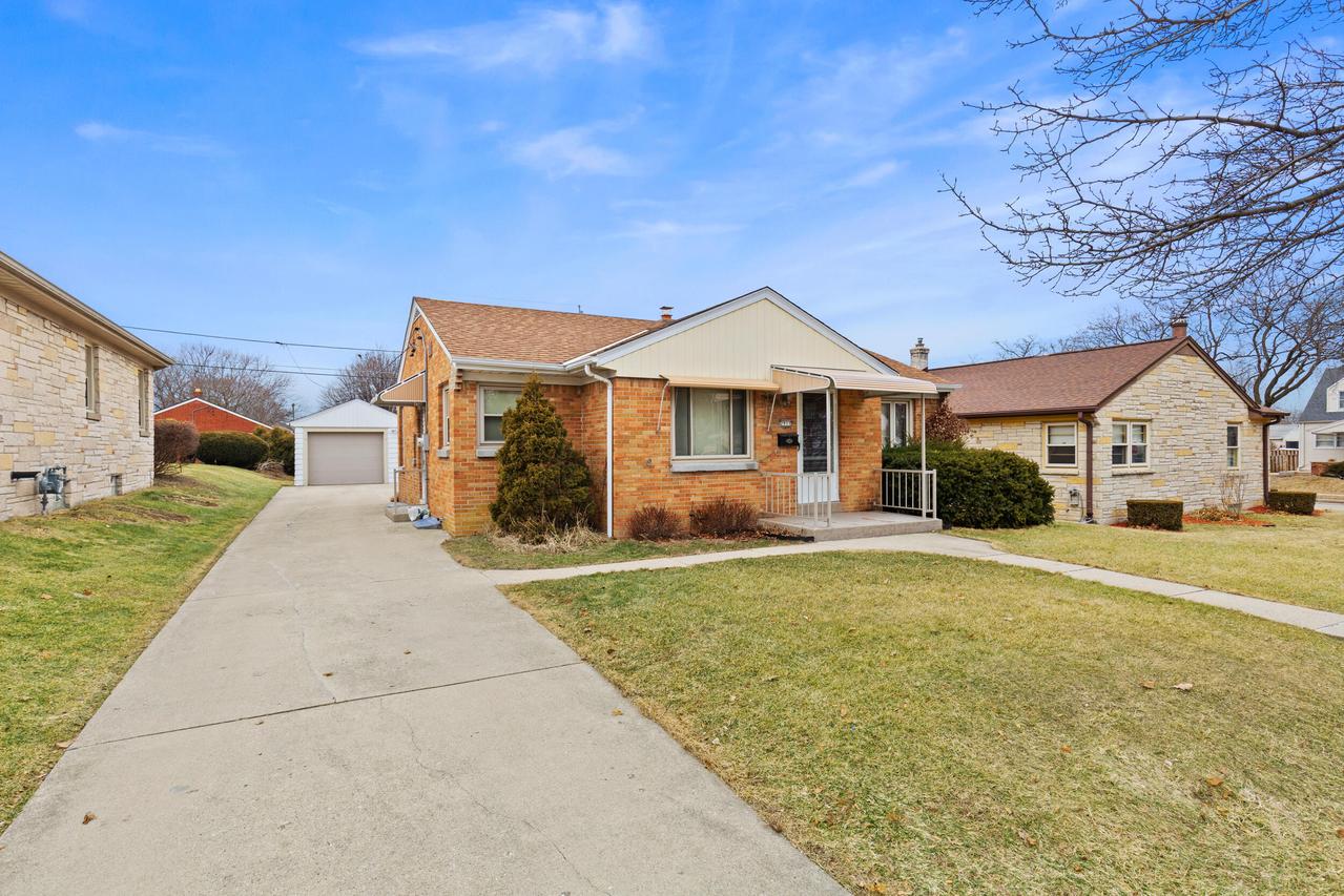 2911 S 57th St, Milwaukee, WI 53219