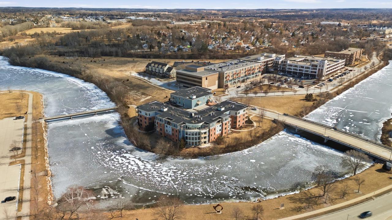 690 Rivershores Dr #201, West Bend, WI 53090