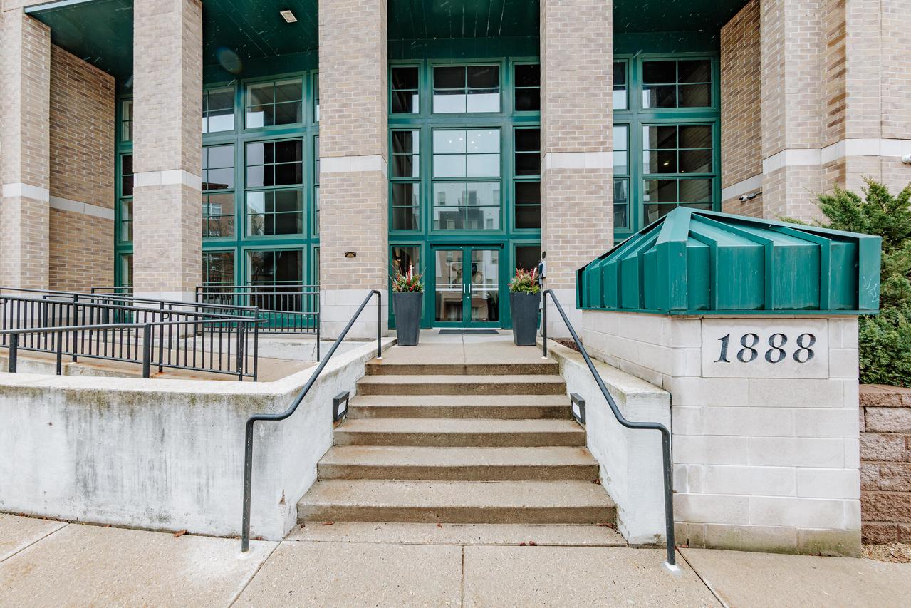 1888 N Water St #607, Milwaukee, WI 53202