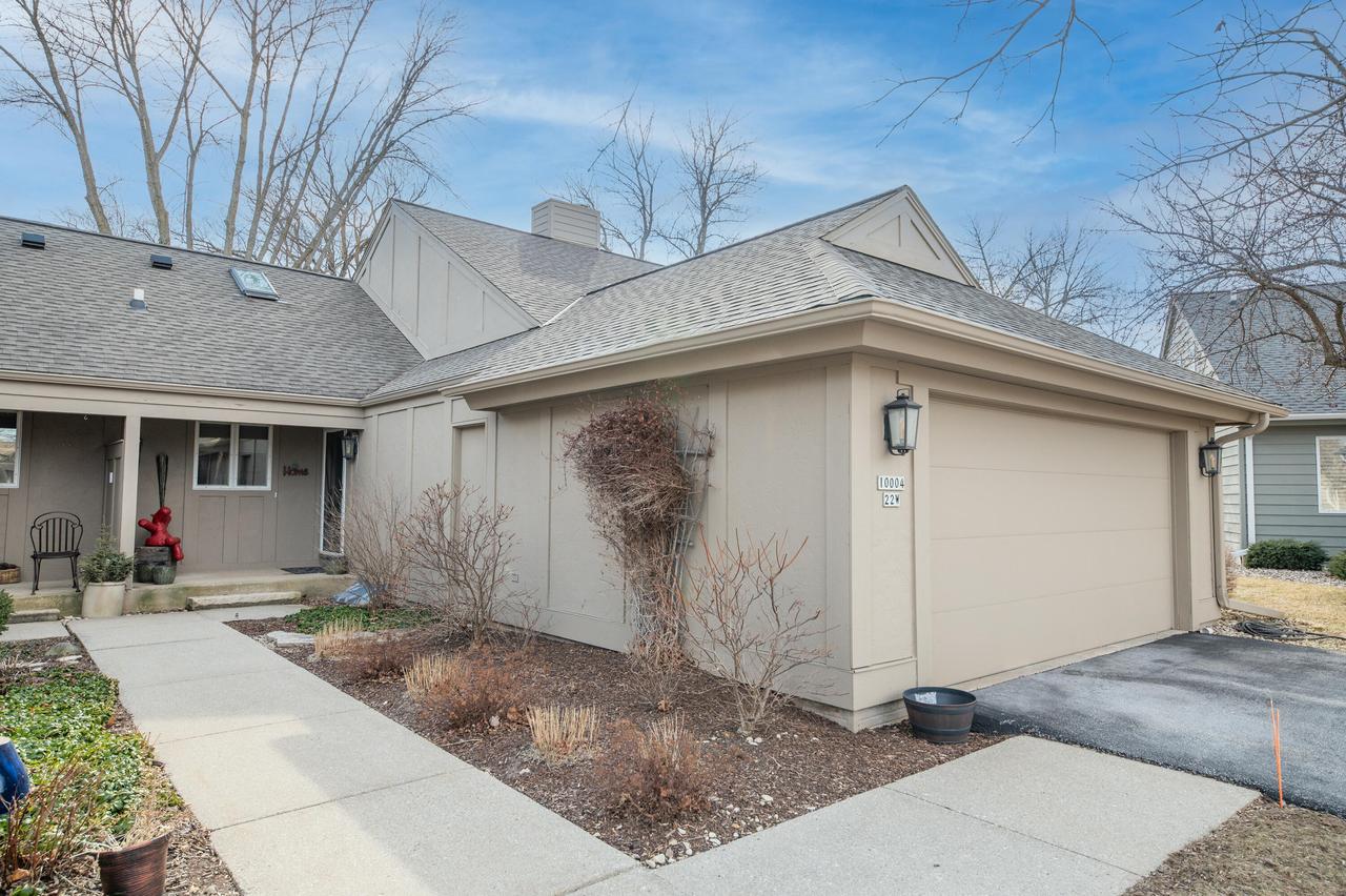 10004 N Holmes Ct, Mequon, WI 53092