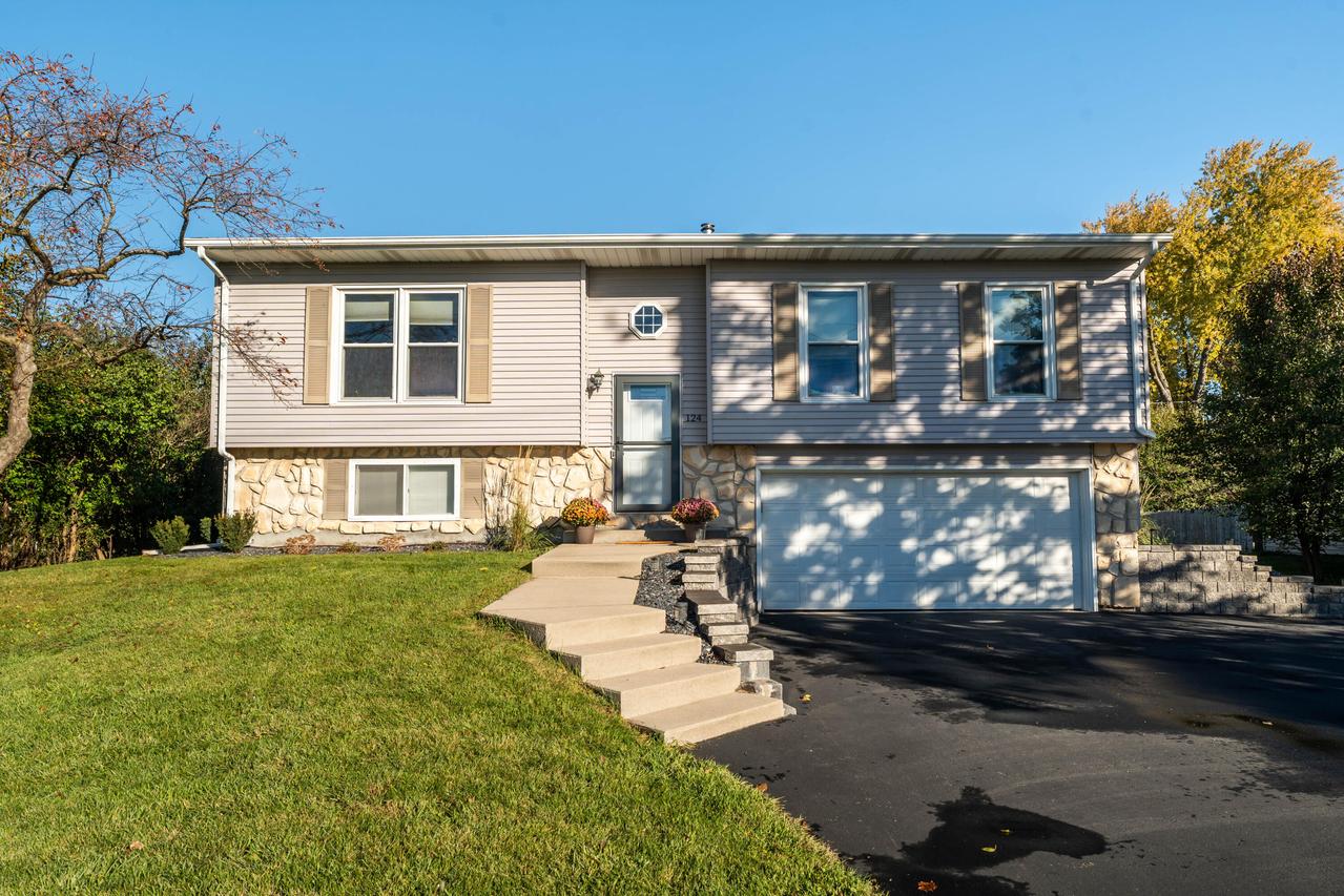 124 E Monroe Ave, Hartford, WI 53027