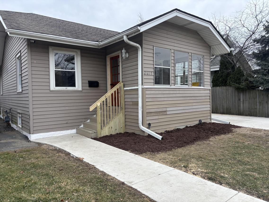 2617 Cottonwood Ct, Racine, WI 53402