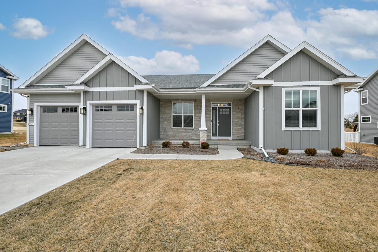 8020 W Preserve Pkwy, Mequon, WI 53097