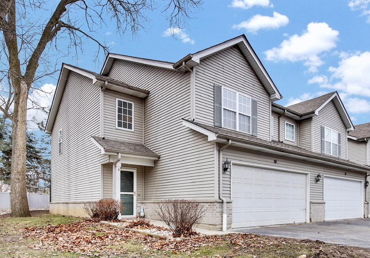 807 82nd St #14, Kenosha, WI 53143