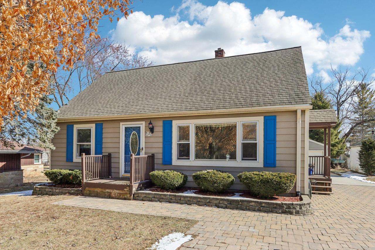 W187S6736 Agate Dr, Muskego, WI 53150