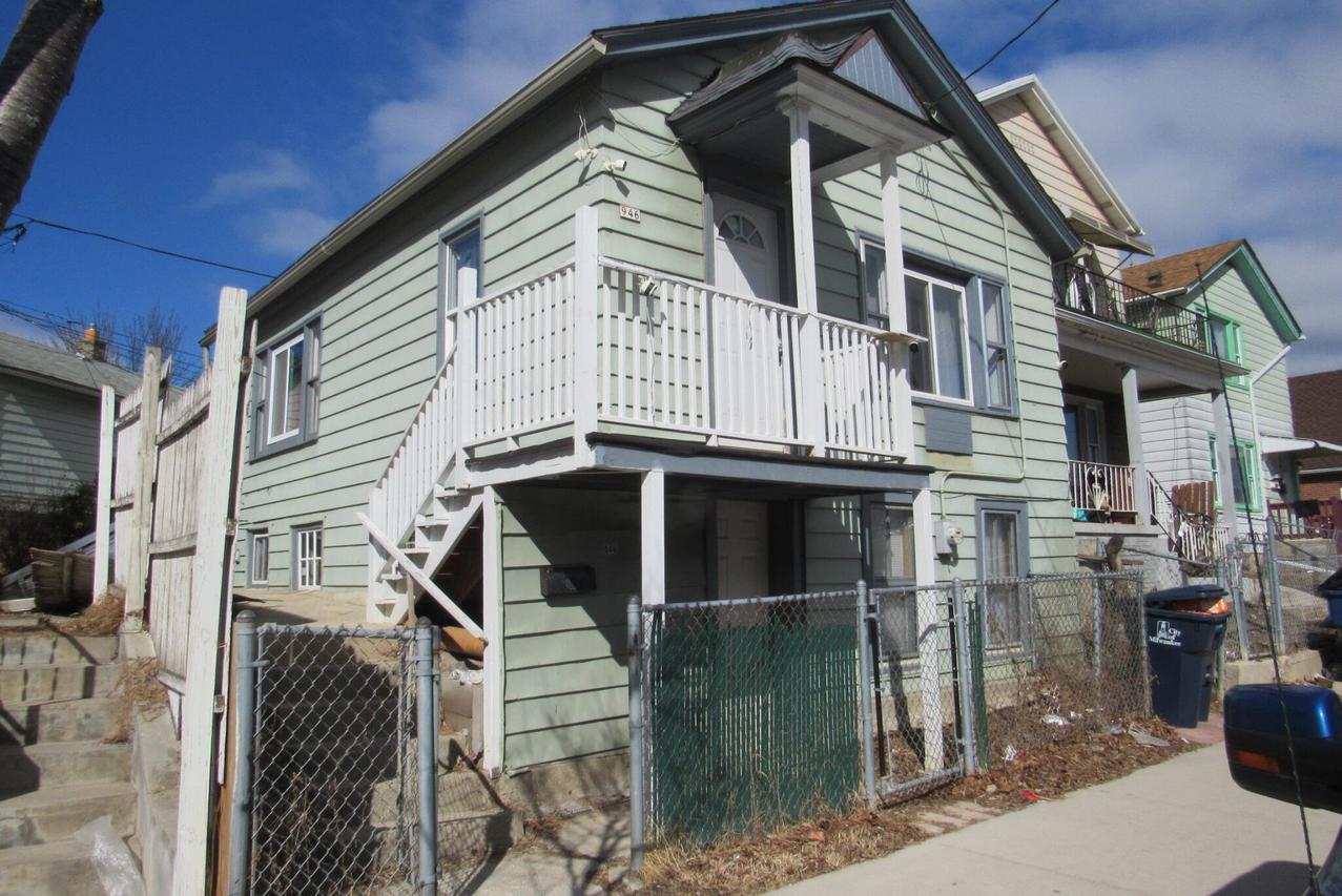 946 W Windlake Ave, Milwaukee, WI 53204